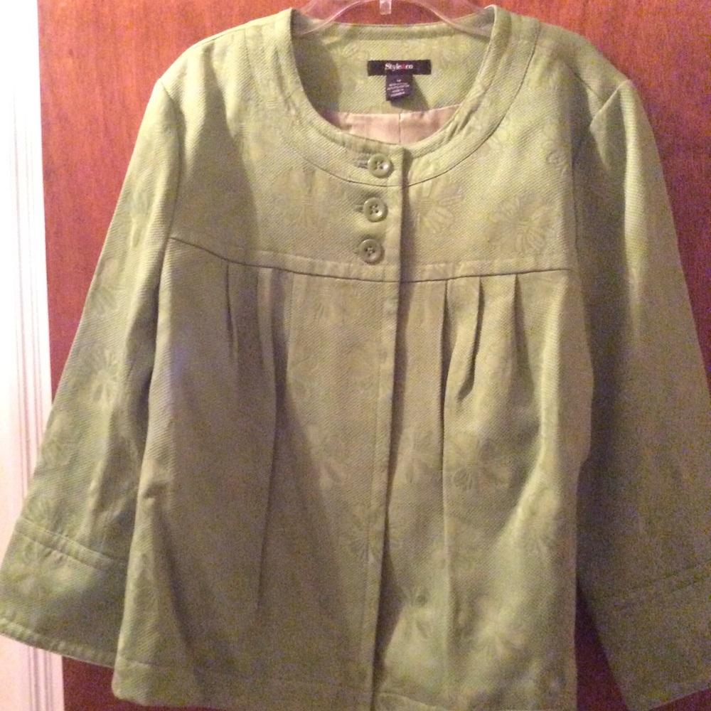 Green smocked 3/4 sleeved jacket